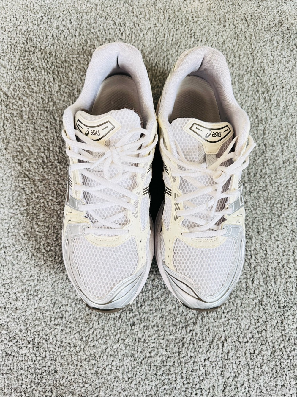 ASICS men’s White and Silver Mesh Athletic Sneakers